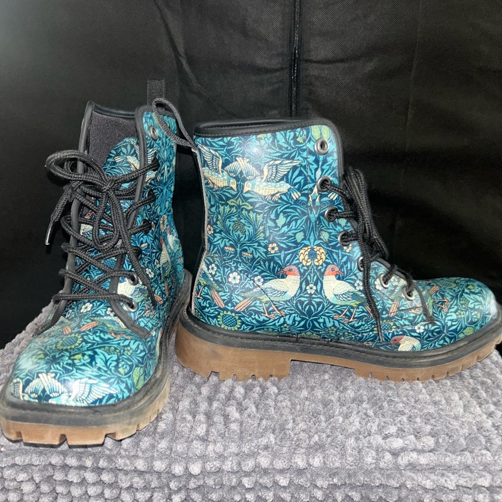 Women's Lace-Up Boots with Blue Pattern - Picture 3 of 7